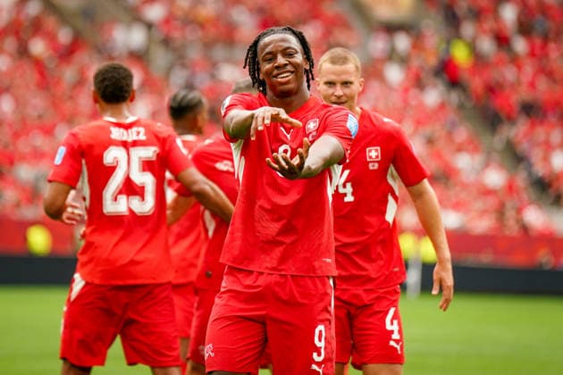 Kanada: Fußball FIFA Weltmeisterschaft 2026 Gruppenphase Schweiz vs Kanada BC Place Stadium (Vancouver, British Columbia): Tor und Torjubel zum 2:0 durch Johan Manzambi (Schweiz, 9) Freude, Emotionen, Jubel, Geste, Gestik, Emotion *** Canada Soccer 2026 FIFA World Cup Group Stage Switzerland vs. Canada BC Place Stadium Vancouver, British Columbia Goal and celebration of the 2–0 score by Johan Manzambi (Switzerland), 9 Joy, emotions, celebration, gesture, body language, emotion Copyright: xJOERANxSTEINSIEKx
