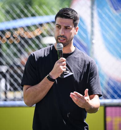 Fussball FIFA WM 2026 24.06.2026 Adidas Home of Soccer, Brooklyn Bridge Park, New York Mediengespraech: Sami Khedira *** Soccer, 2026 FIFA World Cup, June 24, 2026, Adidas Home of Soccer, Brooklyn Bridge Park, New York, Media Interview with Sami Khedira