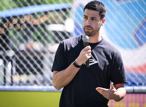 Fussball FIFA WM 2026 24.06.2026 Adidas Home of Soccer, Brooklyn Bridge Park, New York Mediengespraech: Sami Khedira *** Soccer, 2026 FIFA World Cup, June 24, 2026, Adidas Home of Soccer, Brooklyn Bridge Park, New York, Media Interview with Sami Khedira