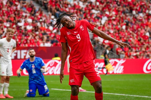 Kanada: Fußball FIFA Weltmeisterschaft 2026 Gruppenphase Schweiz vs Kanada BC Place Stadium (Vancouver, British Columbia): Tor und Torjubel zum 2:0 durch Johan Manzambi (Schweiz, 9) Freude, Emotionen, Jubel, Geste, Gestik, Emotion *** Canada Soccer 2026 FIFA World Cup Group Stage Switzerland vs. Canada BC Place Stadium Vancouver, British Columbia Goal and celebration of the 2-0 score by Johan Manzambi (Switzerland), 9 Joy, Emotions, Cheering, Gesture, Body Language, Emotion Copyright: xJOERANxSTEINSIEKx