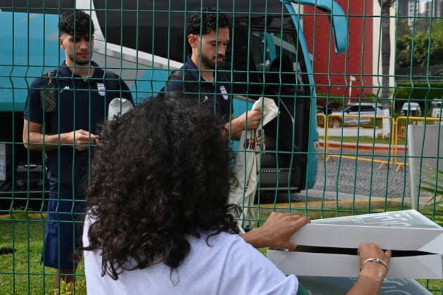 Iranian national team, Nationalteam FIFA World Cup, WM, Weltmeisterschaft, Fussball 2026 leave Mexico camp to Seattle match to face Egypt TIJUANA, MEXICO - JUNE 24: Yalda, a Tijuana-based Iranian citizen, who works as a painter, shows off t-shirts she produced for the Iranian National team before their leave from the Marriott Hotel to the Tijuana International Airport upon the team’s departure for Seattle, Washington, where it will play against Egypt on Friday in Tijuana, Mexico, on Wednesday, June 24, 2026, as part of the 2026 World Cup football tournament. (Carlos A. Moreno for Anadolu Images) Carlos Moreno Anadolu Tijuana Mexico. Editorial use only. Please get in touch for any other usage.  Copyright: x2026xAnadoluxCarlosxMorenox