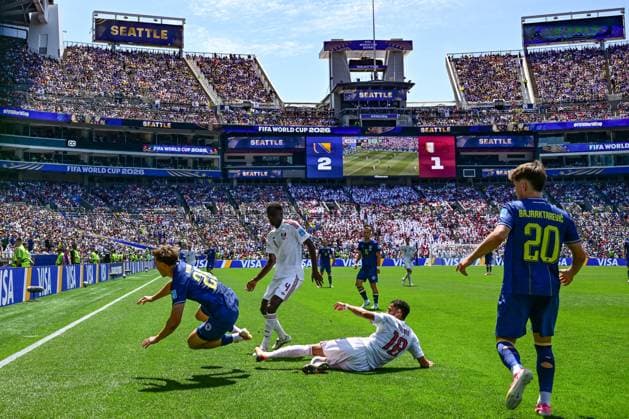 Bosnia and Herzegovina s Esmir Bajraktarevic and Qatari Sultan Al-Brake fight for the ball during a soccer game between Bosnia and Herzegovina and Qatar, on Wednesday 24 June 2026 in Seattle, the third and last day in the group stage, in group B of the FIFA World Cup, WM, Weltmeisterschaft, Fussball 2026 in the United States of America. DIRKxWAEM  x179163523x