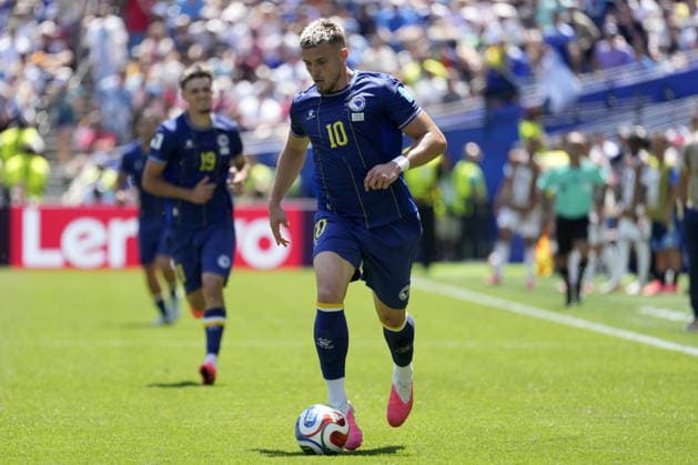 FIFA World Cup, WM, Weltmeisterschaft, Fussball 2026 - Group B - Bosnia and Herzegovina vs Qatar Ermedin Demirovic of Bosnia and Herzegovina in action during the FIFA World Cup 2026 group stage match Bosnia and Herzegovina against Qatar, in Seattle, Washington, USA, 24 June 2026. SEATTLE United States  Copyright: xSTEPHANxBRASHEARx