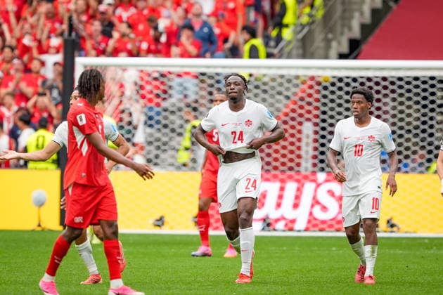Kanada: Fußball FIFA Weltmeisterschaft 2026 Gruppenphase Schweiz vs Kanada BC Place Stadium (Vancouver, British Columbia): Tor und Torjubel zum 2:1 Anschlusstreffer durch Promise David (Kanada 24) Freude, Emotionen, Jubel *** Canada Soccer 2026 FIFA World Cup Group Stage Switzerland vs. Canada BC Place Stadium, Vancouver, British Columbia Goal and celebration following Promise David s 2-1 goal for Canada 24 Joy, emotion, celebration Copyright: xJOERANxSTEINSIEKx