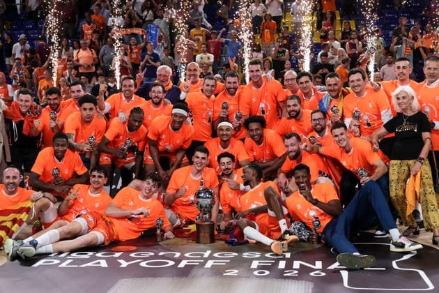 June 24, 2026, Barcelona, Barcelona, Spain: Players of Valencia Basket pose with the championship trophy after the Spanish League, Liga ACB Endesa, basketball Final Game 4 match played between FC Barcelona, Barca and Valencia Basket at Palau Blaugrana on June 24, 2026 in Barcelona, Spain. Barcelona Spain - ZUMAa181 20260624_zaa_a181_055 Copyright: xJavierxBorregox