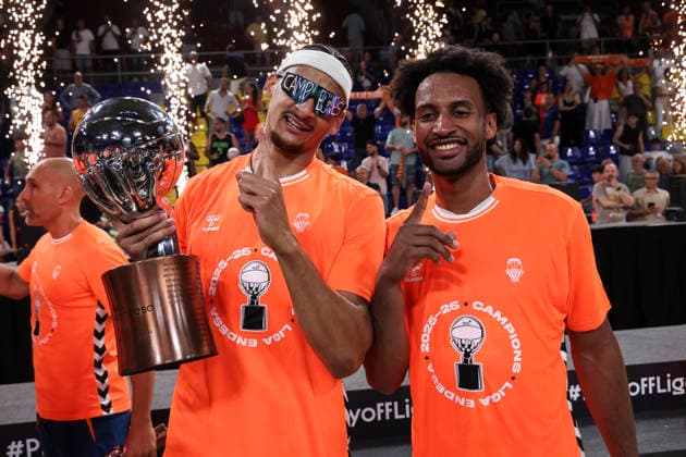 June 24, 2026, Barcelona, Barcelona, Spain: Braxton Key and Neal Sako of Valencia Basket pose with the championship trophy after the Spanish League, Liga ACB Endesa, basketball Final Game 4 match played between FC Barcelona, Barca and Valencia Basket at Palau Blaugrana on June 24, 2026 in Barcelona, Spain. Barcelona Spain - ZUMAa181 20260624_zaa_a181_058 Copyright: xJavierxBorregox