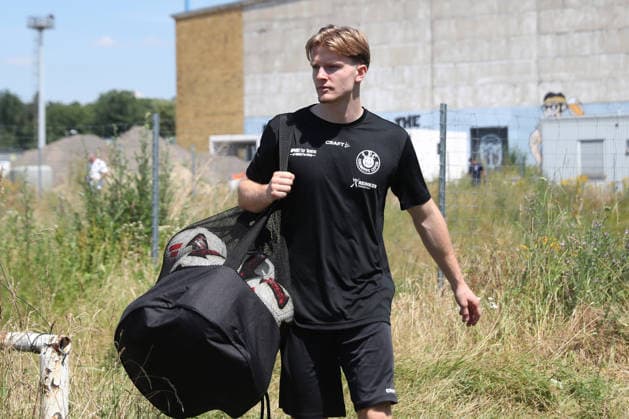 Regionalliga Nordost: Trainingsauftakt des 1. FC Lok Leipzig, 24.06.2026 Probespieler Anton Lange (zuletzt Hannover 96 II). Fußball, Regionalliga Nordost, Saison 2026 2027, Trainingsauftakt des 1. FC Lok Leipzig am 24.06.2026 im Bruno-Plache-Stadion, Leipzig. *** Regionalliga Nordost: 1 FC Lok Leipzig Kicks Off Training, June 24, 2026; Trial Player Anton Lange, Most Recently with Hannover 96 II; Soccer, Regionalliga Nordost, 2026–2027 Season, 1 FC Lok Leipzig kicks off training on June 24, 2026, at Bruno Plache Stadium, Leipzig Copyright: xBEAUTIFULxSPORTS JanxKaeferx