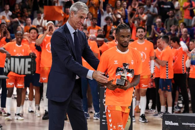 June 24, 2026, Barcelona, Barcelona, Spain: Jean Montero of Valencia Basket receives the MVP trophy from Antonio Martinez, President of ACB following the Spanish League, Liga ACB Endesa, basketball Final Game 4 match played between FC Barcelona, Barca and Valencia Basket at Palau Blaugrana on June 24, 2026 in Barcelona, Spain. Barcelona Spain - ZUMAa181 20260624_zaa_a181_063 Copyright: xJavierxBorregox
