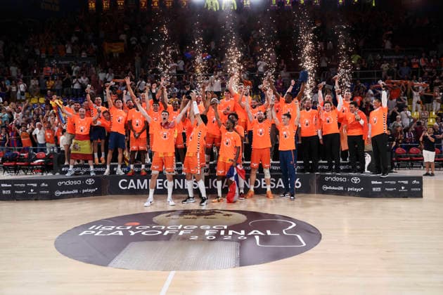 June 24, 2026, Barcelona, Barcelona, Spain: Players of Valencia Basket pose with the championship trophy after the Spanish League, Liga ACB Endesa, basketball Final Game 4 match played between FC Barcelona, Barca and Valencia Basket at Palau Blaugrana on June 24, 2026 in Barcelona, Spain. Barcelona Spain - ZUMAa181 20260624_zaa_a181_075 Copyright: xJavierxBorregox
