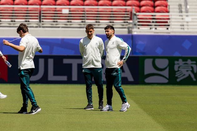 SOCCER AUSTRALIA TRAINING, Socceroos players Kai Trewin and Jacob Italiano get a first look of the pitch ahead of their match against Paraguay at the San Francisco Bay Area Stadium in Santa Clara, California, United States, Wednesday, June 24, 2026. ( NO ARCHIVING Alameda California United States  Copyright: xJasonxHenryx 20260625194845396400