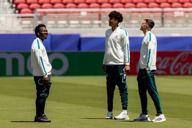 SOCCER AUSTRALIA TRAINING, Socceroos players Nestory Irankunda, Lucas Harrington, and Paul Okon-Engstler get a first look of the pitch ahead of their match against Paraguay at the San Francisco Bay Area Stadium in Santa Clara, California, United States, Wednesday, June 24, 2026. ( NO ARCHIVING Alameda California United States  Copyright: xJasonxHenryx 20260625190824010943