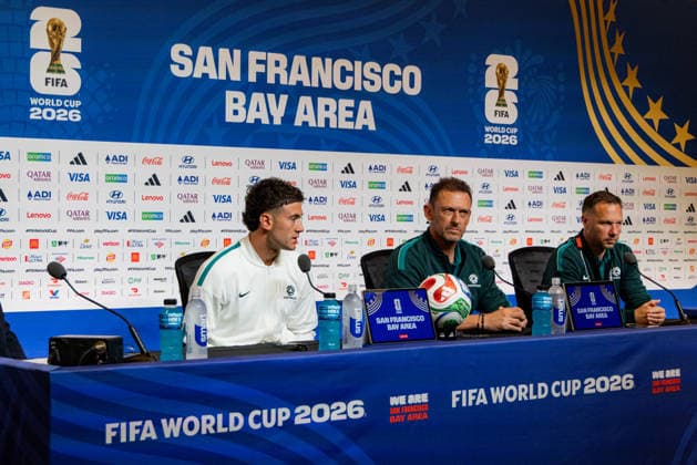 SOCCER AUSTRALIA TRAINING, Socceroos player Alessandro Circati and coach Tony Popovic during a press conference, PK, Pressekonferenz ahead of their match against Paraguay at the San Francisco Bay Area Stadium in Santa Clara, California, United States, Wednesday, June 24, 2026. ( NO ARCHIVING Alameda California United States  Copyright: xJasonxHenryx 20260625194012809734