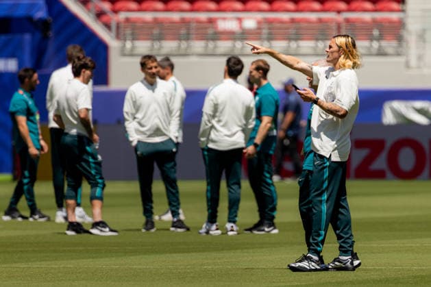 SOCCER AUSTRALIA TRAINING, Socceroos player Jackson Irvine gets a first look of the pitch ahead of their match against Paraguay at the San Francisco Bay Area Stadium in Santa Clara, California, United States, Wednesday, June 24, 2026. ( NO ARCHIVING Alameda California United States  Copyright: xJasonxHenryx 20260625173860881121