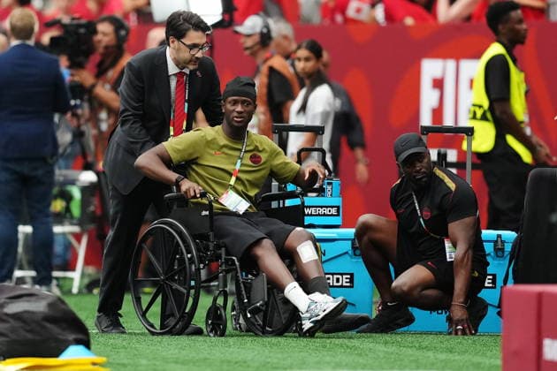 June 24, 2026, Vancouver, Bc, CANADA: Canada s Ismael Kone, who was injured in a previous match, is helped onto the field prior to the first half of a World Cup Group B soccer match against Switzerland, in Vancouver, on Wednesday, June 24, 2026. Canada News - June 24, 2026  - ZUMAc35_ 20260624_zaf_c35_086 Copyright: xEthanxCairnsx