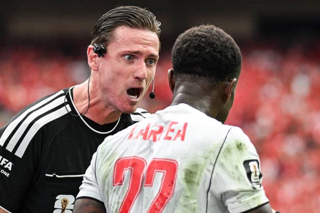 Match referee Ramon Abatti speaks to Richie Laryea of Canada, Switzerland v Canada, Group B football match of the FIFA World Cup, WM, Weltmeisterschaft, Fussball 2026 at BC Place, Vancouver, Canada on Wednesday 24 June 2026. Photo: Andrew Cornaga Vancouver Canada Copyright: xAndrewxCornaga x