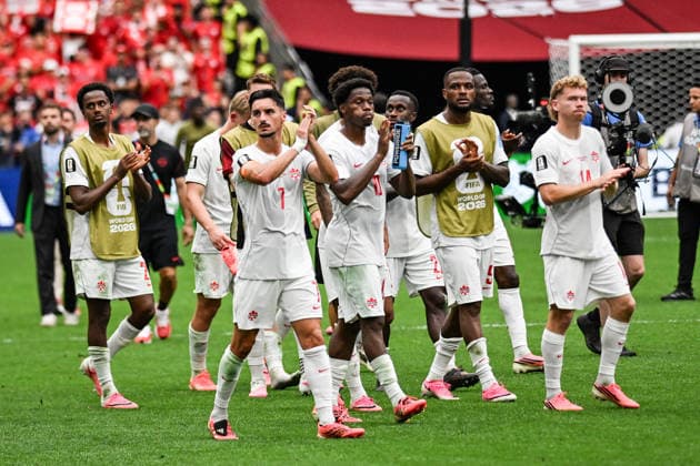 Canada players applaud the fans, crowd and supporters after their loss to Switzerland, Switzerland v Canada, Group B football match of the FIFA World Cup, WM, Weltmeisterschaft, Fussball 2026 at BC Place, Vancouver, Canada on Wednesday 24 June 2026. Photo: Andrew Cornaga Vancouver Canada Copyright: xAndrewxCornaga x