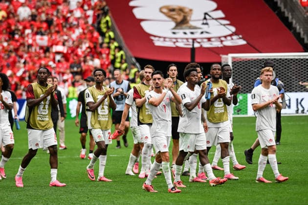 Canada players applaud the fans, crowd and supporters after their loss to Switzerland, Switzerland v Canada, Group B football match of the FIFA World Cup, WM, Weltmeisterschaft, Fussball 2026 at BC Place, Vancouver, Canada on Wednesday 24 June 2026. Photo: Andrew Cornaga Vancouver Canada Copyright: xAndrewxCornaga x