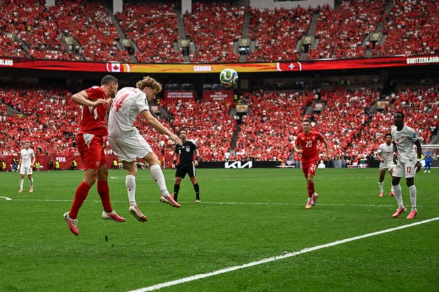 Jacob Shaffelburg of Canada heads the ball, Switzerland v Canada, Group B football match of the FIFA World Cup, WM, Weltmeisterschaft, Fussball 2026 at BC Place, Vancouver, Canada on Wednesday 24 June 2026. Photo: Andrew Cornaga Vancouver Canada Copyright: xAndrewxCornaga x