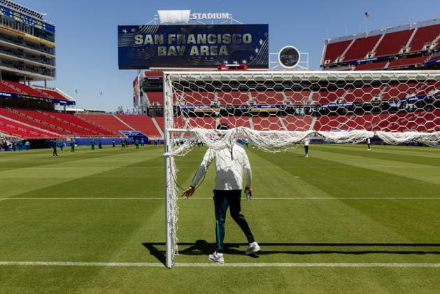 FIFA World Cup, WM, Weltmeisterschaft, Fussball 2026 - Australia training and press conference, PK, Pressekonferenz Socceroos player Patrick Beach gets a first look of the pitch ahead of their FIFA World Cup 2026 match against Paraguay at the San Francisco Bay Area Stadium in Santa Clara, California, United States, 24 June 2026. Alameda California United States  Copyright: xJasonxHenryx