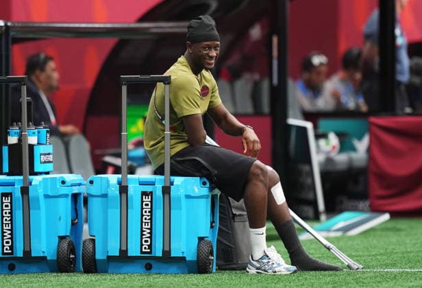 June 24, 2026, Vancouver, Bc, CANADA: Canada s Ismael Kone, who was injured in a previous match, watches warm up prior to the first half of a World Cup Group B soccer match against Switzerland, in Vancouver, on Wednesday, June 24, 2026. Canada News - June 24, 2026  - ZUMAc35_ 20260624_zaf_c35_091 Copyright: xDarrylxDyckx