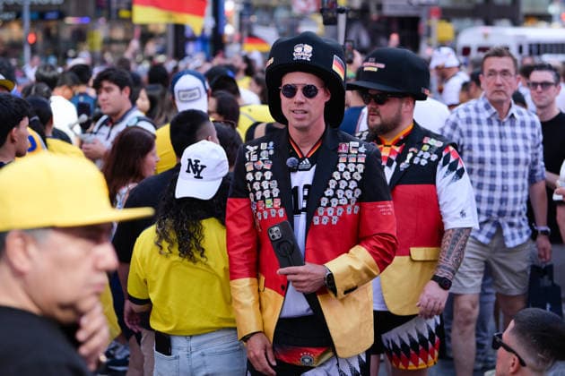 Fußball, WM 2026, 20260624, Deutsche Fans am Times Square. Im Bild Fans am Times Square. New York City Times Square New York Vereinigte Staaten von Amerika *** Soccer, 2026 World Cup, 20260624, German fans in Times Square. Pictured: Fans in Times Square, New York City, Times Square, New York, United States of America Copyright: Passion2Press MarkusxFischerx
