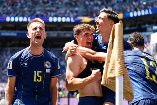 SEATTLE, WA - JUNE 24: Players from Bosnia and Herzegovina celebrate a goal by midfielder Ermin MahmiÄ‡ 26 during the FIFA World Cup, WM, Weltmeisterschaft, Fussball 2026 Group B match between Bosnia and Herzegovina and Qatar on June 24, 2026 at Seattle Stadium in Seattle, Washington. (Photo by Henry Rodenburg Icon Sportswire) SOCCER: JUN 24 FIFA World Cup 26 Group B - Bosnia and Herzegovina vs Qatar EDITORIAL USE ONLY Icon260624008