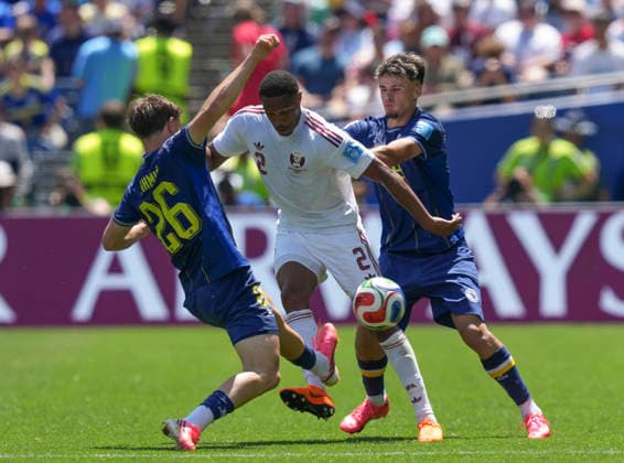 (260625) -- SEATTLE, June 25, 2026 -- Pedro Miguel (C) of Qatar breaks through during the group B match between Bosnia and Herzegovina and Qatar at the 2026 FIFA World Cup, WM, Weltmeisterschaft, Fussball at Seattle Stadium in Seattle, the United States, June 24, 2026. ) (SP)U.S.-SEATTLE-FOOTBALL-FIFA WORLD CUP-GROUP B-BIH VS QAT PengxZiyang 