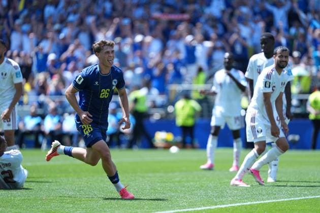 FIFA World Cup, WM, Weltmeisterschaft, Fussball 26 Group B - Bosnia and Herzegovina vs Qatar SEATTLE, WASHINGTON - JUNE 24: Edin Mahmutovic 26 of Bosnia and Herzegovina celebrates after the match during the FIFA World Cup 2026 Group B match between Bosnia and Herzegovina and Qatar at Seattle Stadium on June 24, 2026 in Seattle, Washington. photo by Mohamed Gamal JNA Press SEATTLE United States of America Copyright: x xMohamedxGamalxTageldinx xJNAxPressx