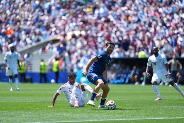 FIFA World Cup, WM, Weltmeisterschaft, Fussball 26 Group B - Bosnia and Herzegovina vs Qatar SEATTLE, WASHINGTON - JUNE 24: Benjamin TahiroviÄ‡ of Bosnia and Herzegovina dribbles the ball past a Qatar player during the FIFA World Cup 2026 Group B match between Bosnia and Herzegovina and Qatar at Seattle Stadium on June 24, 2026 in Seattle, Washington. photo by Mohamed Gamal JNA Press SEATTLE United States of America Copyright: x xMohamedxGamalxTageldinx xJNAxPressx