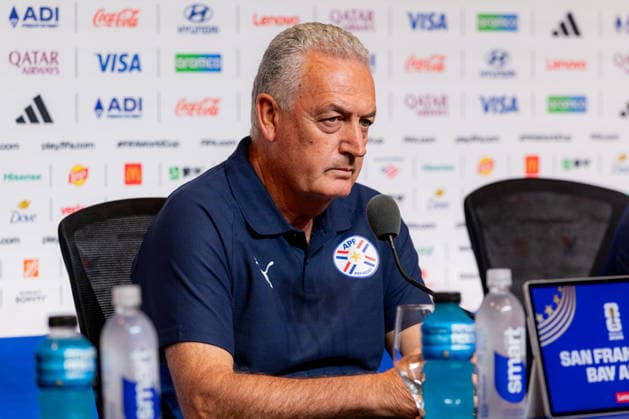 SOCCER AUSTRALIA TRAINING, Paraguay head coach Gustavo Alfaro during a press conference, PK, Pressekonferenz before they take on the Socceroos in the World Cup at the San Francisco Bay Area Stadium in Santa Clara, California, United States, Wednesday, June 24, 2026. ( NO ARCHIVING Alameda California United States  Copyright: xJasonxHenryx 20260625141729618394