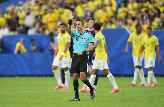 Referee Cesar Ramos (Mexico) gestures during Scotland and Brazil, Group L FIFA World Cup, WM, Weltmeisterschaft, Fussball 2026, Miami Stadium, Boston, USA on June 24, 2026. Thor Wegner DeFodi Images. (Photo by DeFodi Images) - *** Referee Cesar Ramos of Mexico gestures during the Scotland vs. Brazil match in Group L of the 2026 FIFA World Cup at Miami Stadium in Boston, USA, on June 24, 2026. Photo by DeFodi Images (Thor Wegner)