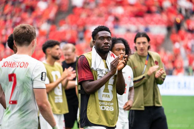 VANCOUVER, CANADA - JUNE 24: Alphonso Davies of Canada claps and acknowledges fan supporters after losing the FIFA World Cup, WM, Weltmeisterschaft, Fussball 2026 group stage match between Canada and Switzerland at BC Place Vancouver Stadium on June 24, 2026 in Vancouver, British Columbia, Canada.  Copyright: xAmyxElle SPPx Sportspressphoto_SPR175588