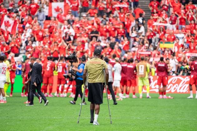 VANCOUVER, CANADA - JUNE 24: Ismael Kone of Canada leaves the field with fan supporters cheering for him after losing the FIFA World Cup, WM, Weltmeisterschaft, Fussball 2026 group stage match between Canada and Switzerland at BC Place Vancouver Stadium on June 24, 2026 in Vancouver, British Columbia, Canada.  Copyright: xAmyxElle SPPx Sportspressphoto_SPR175593