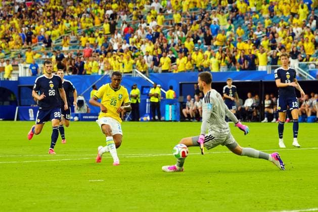 Angus Gunn of Scotland saves from Rayan of Brazil Scotland v Brazil, 2026 FIFA World Cup, WM, Weltmeisterschaft, Fussball Group C, Football, Miami Stadium, Miami, Florida, USA - 24 Jun 2026Miami Miami Stadium Florida (FL) United States of America EDITORIAL USE ONLY No use with unauthorised audio, video, data, fixture lists, club league logos or live services. Online in-match use limited to 120 images, no video emulation. No use in betting, games or single club league player publications.  Copyright: xJavierxGarcia Shutterstockx 16956030cv