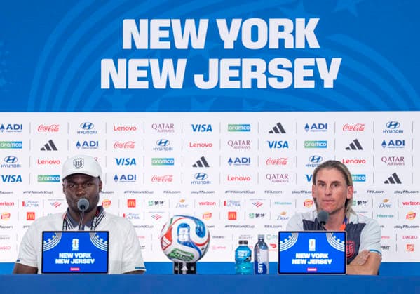 Jordy Caicedo (Ecuador, 16) und Sebastian Andres Beccacece (Ecuador, Coach) bei der Pressekonferenz vor dem Spiel FIFA World Cup, WM, Weltmeisterschaft, Fussball 2026: Pressekonferenz vor dem dritten WM-Gruppenspiel Ecuador - Deutschland in New York New Jersey Stadium in East Rutherford, New Jersey, USA. 24.06.2026 *** Jordy Caicedo (Ecuador), 16, and Sebastian Andres Beccacece (Ecuador), coach, at the press conference ahead of the 2026 FIFA World Cup match—the press conference ahead of Ecuador’s third group stage match against Germany at New Jersey Stadium in East Rutherford, New Jersey, USA, June 24, 2026 Copyright: HMBxMedia xMarcoxBader