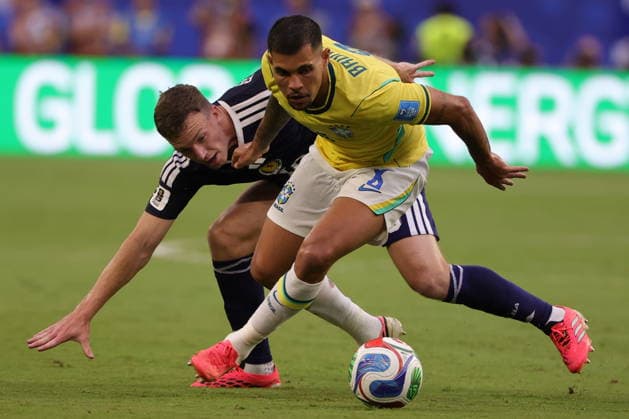 FIFA World Cup, WM, Weltmeisterschaft, Fussball 2026 - Group C - Scotland vs Brazil Lewis Ferguson of Scotland (L) in action against Bruno Guimaraes of Brazil (R) during the FIFA World Cup 2026 group stage match Scotland against Brazil, in Miami, Florida, USA, 24 June 2026. MIAMI United States  Copyright: xCRISTOBALxHERRERA-ULASHKEVICHx