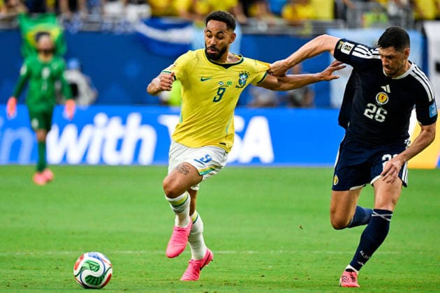 Matheus Cunha of Brazil (L) runs with the ball under pressure from Scott McKenna of Scotland (R) during a FIFA Men’s World Cup 2026 Group Stage football match between Scotland and Brazil at Miami Stadium, in Miami Gardens on June 24th 2026 (Photo by Andre Ricardo SPP)  Copyright: xAndrexRicardo SPPx Sportspressphoto_SPR175634