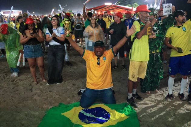 Escócia x Brasil Arena Copacabana RJ RIO DE JANEIRO, RJ - 24.06.2026: ESCoCIA X BRASIL ARENA COPACABANA RJ - Fans celebrating Matheus Cunha& 39;s goal during the Scotland vs. Brazil match at the Copacabana Arena on the sands of Copacabana Beach in Rio de Janeiro, RJ. (Photo: Luiz Gomes Fotoarena) x2969547x  LuizxGomes