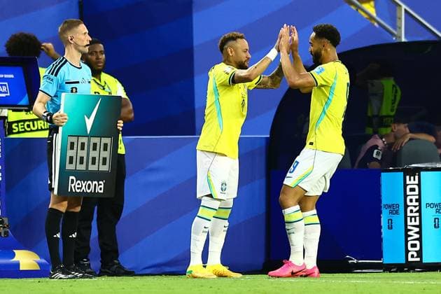 Matheus Cunha of Brazil is substituted for Neymar Scotland v Brazil, 2026 FIFA World Cup, WM, Weltmeisterschaft, Fussball Group C, Football, Miami Stadium, Miami, Florida, USA - 24 Jun 2026Miami Miami Stadium Florida (FL) United States of America EDITORIAL USE ONLY No use with unauthorised audio, video, data, fixture lists, club league logos or live services. Online in-match use limited to 120 images, no video emulation. No use in betting, games or single club league player publications.  Copyright: xMichaelxZemanek Shutterstockx 16956031ck