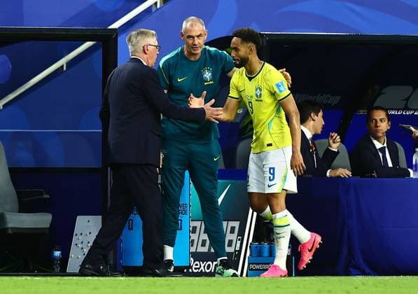 Matheus Cunha of Brazil is substituted and shakes hands with Carlo Ancelotti Scotland v Brazil, 2026 FIFA World Cup, WM, Weltmeisterschaft, Fussball Group C, Football, Miami Stadium, Miami, Florida, USA - 24 Jun 2026Miami Miami Stadium Florida (FL) United States of America EDITORIAL USE ONLY No use with unauthorised audio, video, data, fixture lists, club league logos or live services. Online in-match use limited to 120 images, no video emulation. No use in betting, games or single club league player publications.  Copyright: xMichaelxZemanek Shutterstockx 16956031cl