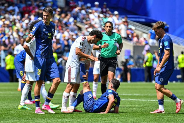 June 24, 2026: Qatar forward Ahmed Alaaeldin (7) stretches Bosnia and Herzegovina forward Ermedin DemiroviÄ¡ (10), who has an apparent calf cramp, during the FIFA World Cup, WM, Weltmeisterschaft, Fussball match between Bosnia - Herzegovina and Qatar in Seattle, WA.Bosnia - Herzegovina defeated Qatar 3-1. CSM FIFA World Cup 2026: JUN 24 Bosnia - Herzegovina Vs Qatar  - ZUMAc04_ 20260624_zma_c04_009 Copyright: xStevexFaberx