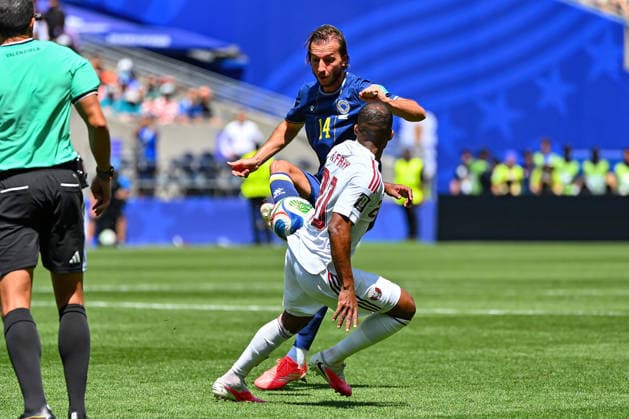 June 24, 2026: Bosnia and Herzegovina midfielder Ivan A unjiÄ¡ (14) slides a pass behind Qatar midfielder Ahmed Fatehi (20) during the FIFA World Cup, WM, Weltmeisterschaft, Fussball match between Bosnia - Herzegovina and Qatar in Seattle, WA.Bosnia - Herzegovina defeated Qatar 3-1. CSM FIFA World Cup 2026: JUN 24 Bosnia - Herzegovina Vs Qatar  - ZUMAc04_ 20260624_zma_c04_013 Copyright: xStevexFaberx