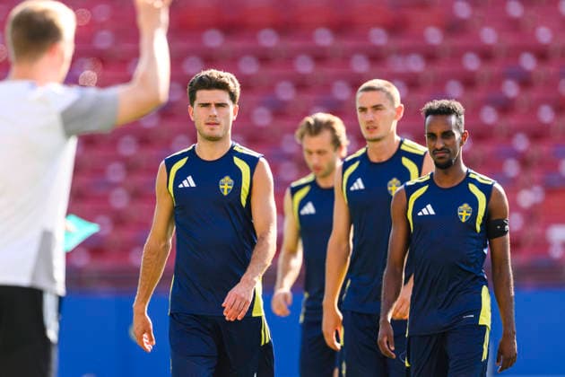 260624 Besfort Zeneli, Gustaf Lagerbielke and Taha Ali of the Swedish national football team at a training session during day 14 of the FIFA World Cup, WM, Weltmeisterschaft, Fussball 2026 on June 24, 2026 in Dallas. Photo: Ludvig Thunman BILDBYRAN kod LT PA1256 fotboll football soccer fotball vm fotbolls-vm fotball-vm fotbolls-vm 2026 fifa world cup 2026 träning practice training sverige sweden sverige a day 14 bbeng *** June 24, 2026: Besfort Zeneli, Gustaf Lagerbielke, and Taha Ali of the Swedish national soccer team at a training session on Day 14 of the 2026 FIFA World Cup on June 24, 2026 in Dallas. Photo by Ludvig Thunman. BILDBYRAN code LT PA1256 soccer football fotball World Cup soccer World Cup 2026 FIFA World Cup 2026 training practice Sweden Sweden A Day 14 bbeng  Copyright: LUDVIGxTHUNMAN BB260624LT055