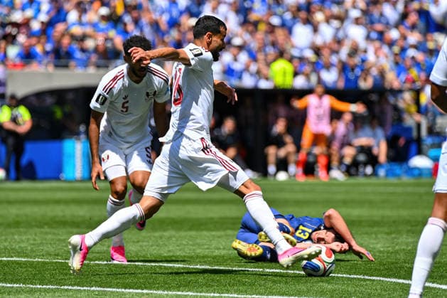 June 24, 2026: Qatar defender Boualem Khoukhi (16) moves the ball through traffic during the FIFA World Cup, WM, Weltmeisterschaft, Fussball match between Bosnia - Herzegovina and Qatar in Seattle, WA.Bosnia - Herzegovina defeated Qatar 3-1. CSM FIFA World Cup 2026: JUN 24 Bosnia - Herzegovina Vs Qatar  - ZUMAc04_ 20260624_zma_c04_026 Copyright: xStevexFaberx