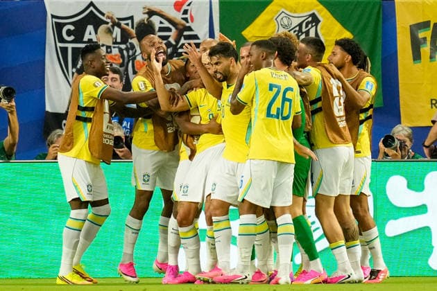 Matheus Cunha (Brazil) celebrates after scoring his team s third goal with teammates during the FIFA World Cup, WM, Weltmeisterschaft, Fussball 2026 Group C match between Scotland and Brazil at Miami Stadium on June 24, 2026 in Miami, United States. (Photo by Alex Gottschalk DeFodi Images) - *** Matheus Cunha of Brazil celebrates with his teammates after scoring his team s third goal during the 2026 FIFA World Cup Group C match between Scotland and Brazil at Miami Stadium on June 24, 2026, in Miami, United States. Photo by Alex Gottschalk, DeFodi Images