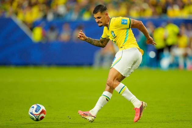 Bruno Guimaraes (Brazil) controls the ball during the FIFA World Cup, WM, Weltmeisterschaft, Fussball 2026 Group C match between Scotland and Brazil at Miami Stadium on June 24, 2026 in Miami, United States. (Photo by Alex Gottschalk DeFodi Images) - *** Bruno Guimaraes of Brazil controls the ball during the 2026 FIFA World Cup Group C match between Scotland and Brazil at Miami Stadium on June 24, 2026, in Miami, United States. Photo by Alex Gottschalk, DeFodi Images
