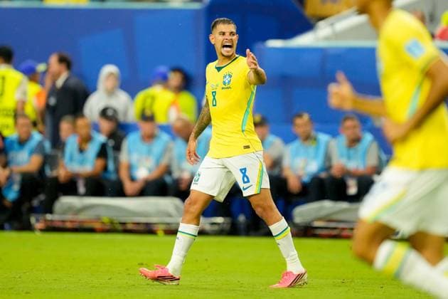 Bruno Guimaraes (Brazil) gestures during the FIFA World Cup, WM, Weltmeisterschaft, Fussball 2026 Group C match between Scotland and Brazil at Miami Stadium on June 24, 2026 in Miami, United States. (Photo by Alex Gottschalk DeFodi Images) - *** Bruno Guimaraes of Brazil gestures during the 2026 FIFA World Cup Group C match between Scotland and Brazil at Miami Stadium on June 24, 2026, in Miami, United States. Photo by Alex Gottschalk, DeFodi Images