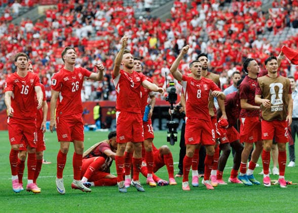 June 24, 2026, Vancouver, British Columbia, Canada: Christian Fassnacht 16, Cedric Itten 26, Silvan Widmer 3 and Remo Freuler 8 of Switzerland applaud fans after the team s 2-1 victory in the FIFA World Cup, WM, Weltmeisterschaft, Fussball 2026 Group B match between Switzerland and Canada at BC Place Vancouver. Vancouver Canada - ZUMAc132 20260624_fap_c132_009 Copyright: xAndrewxChinx