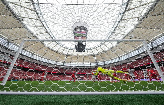 June 24, 2026, Vancouver, Bc, CANADA: Switzerland goalkeeper Gregor Kobel (1) dives to make a save during the second half of a World Cup Group B soccer match against Canada, in Vancouver, on Wednesday, June 24, 2026. Canada News - June 24, 2026  - ZUMAc35_ 20260624_zaf_c35_170 Copyright: xDarrylxDyckx