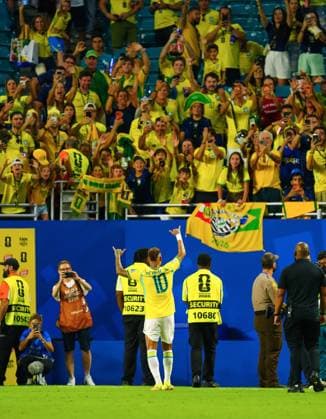 Neymar of Brazil celebrates with the fans at full time Scotland v Brazil, 2026 FIFA World Cup, WM, Weltmeisterschaft, Fussball Group C, Football, Miami Stadium, Miami, Florida, USA - 24 Jun 2026Miami Miami Stadium Florida (FL) United States of America EDITORIAL USE ONLY No use with unauthorised audio, video, data, fixture lists, club league logos or live services. Online in-match use limited to 120 images, no video emulation. No use in betting, games or single club league player publications.  Copyright: xJavierxGarcia Shutterstockx 16956030el